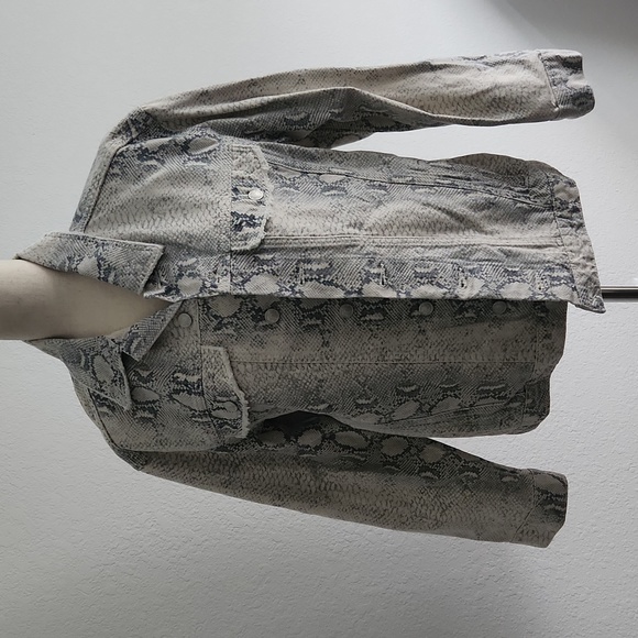 Free People white snake print jacket.   Small - Picture 1 of 8